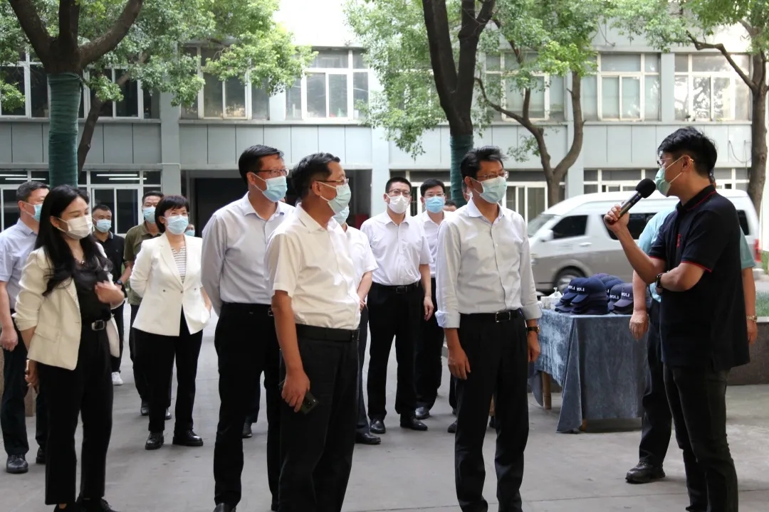 揚(yáng)州市委副書(shū)記、代市長(zhǎng)王進(jìn)健調(diào)研揚(yáng)力集團(tuán)疫情防控工作