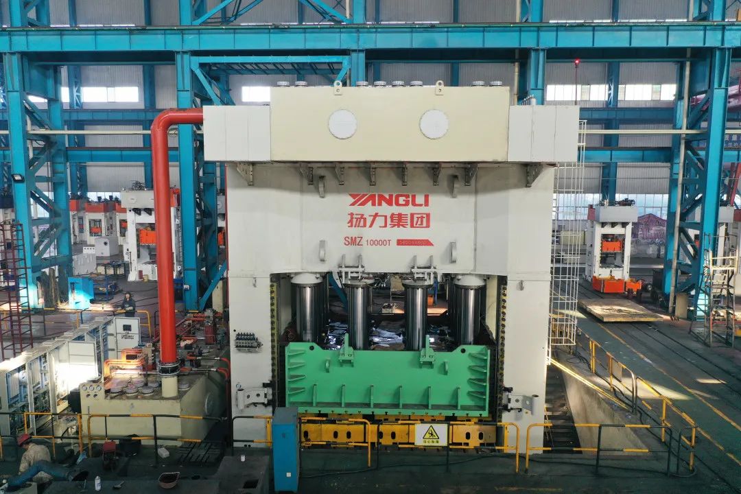 “萬噸級(jí)”專用伺服液壓機(jī)順利下線！